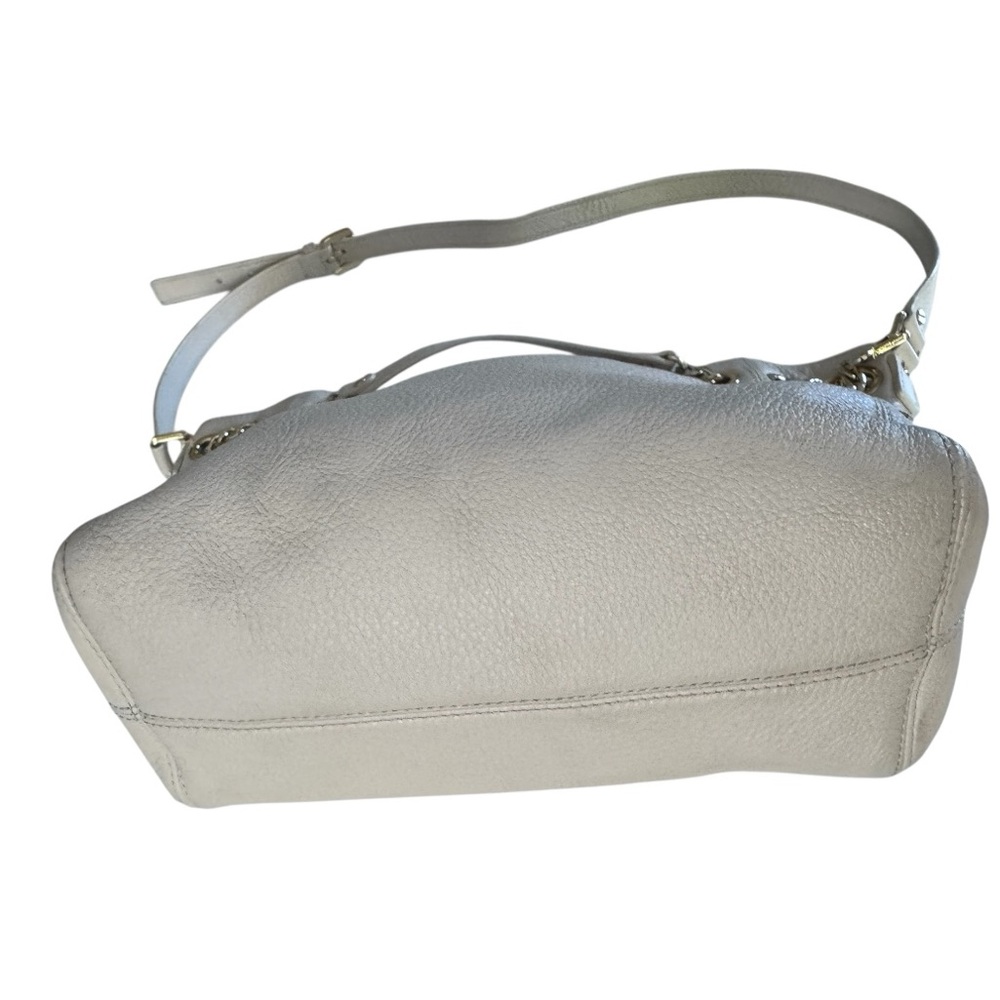 Michael Michael Kors Beige Handbag – Classic Style with Functional Design. - Picture 5 of 13